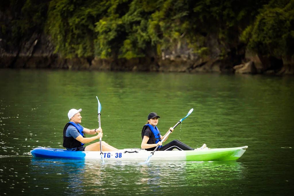 Paddle through paradise with your new travel family